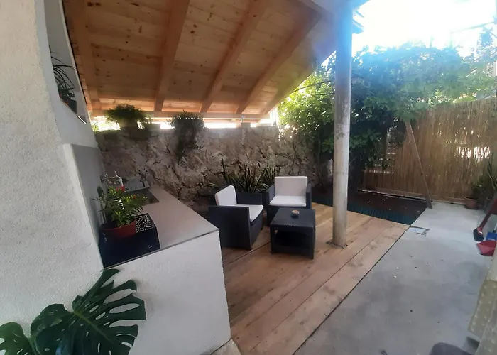 Fiore Apartment & Room